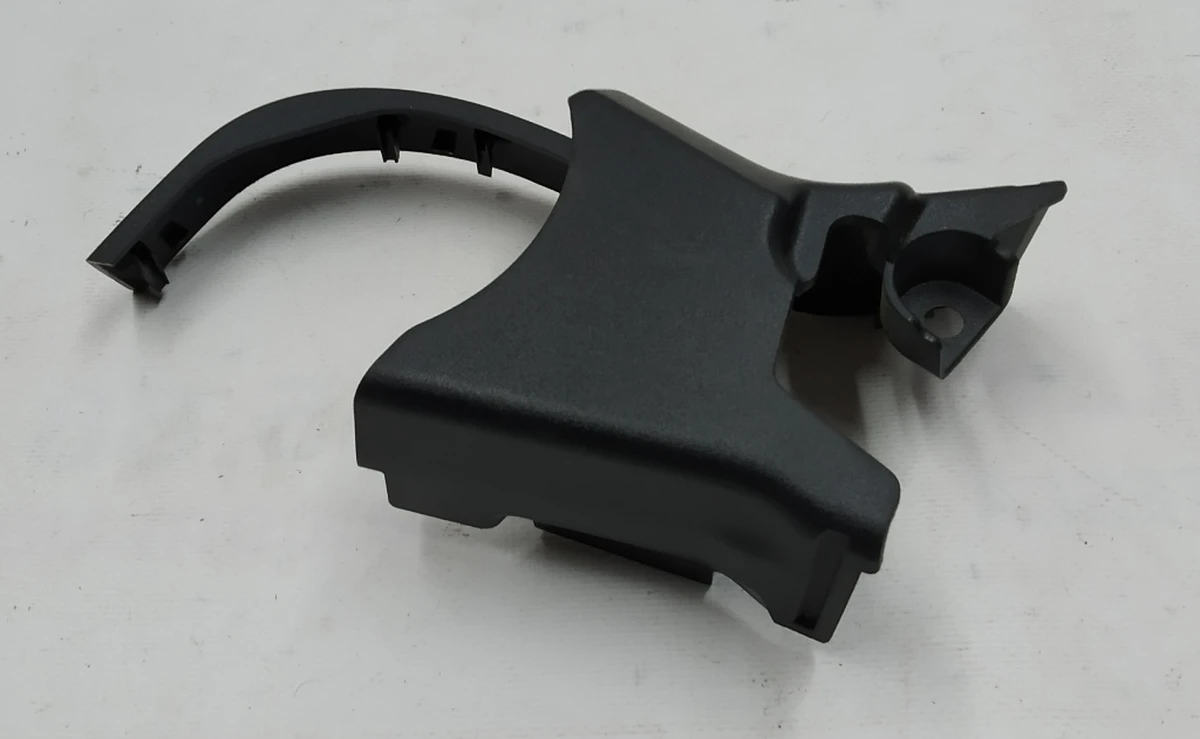 Кронштейн кріплення накладки декоративної нижньої лівої правого одинарного сидіння 2-го ряду Tesla model X 3123720-03-A