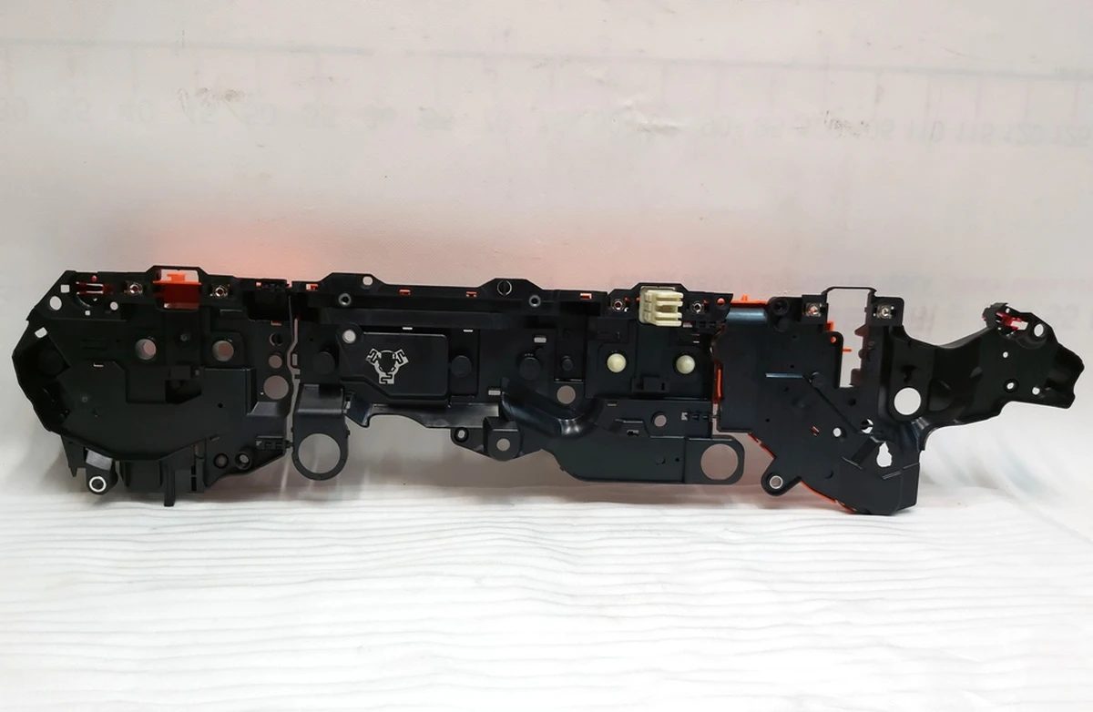 Панель управления пентхауса основной батареи в частином сборе Tesla model 3 1666968-00-C