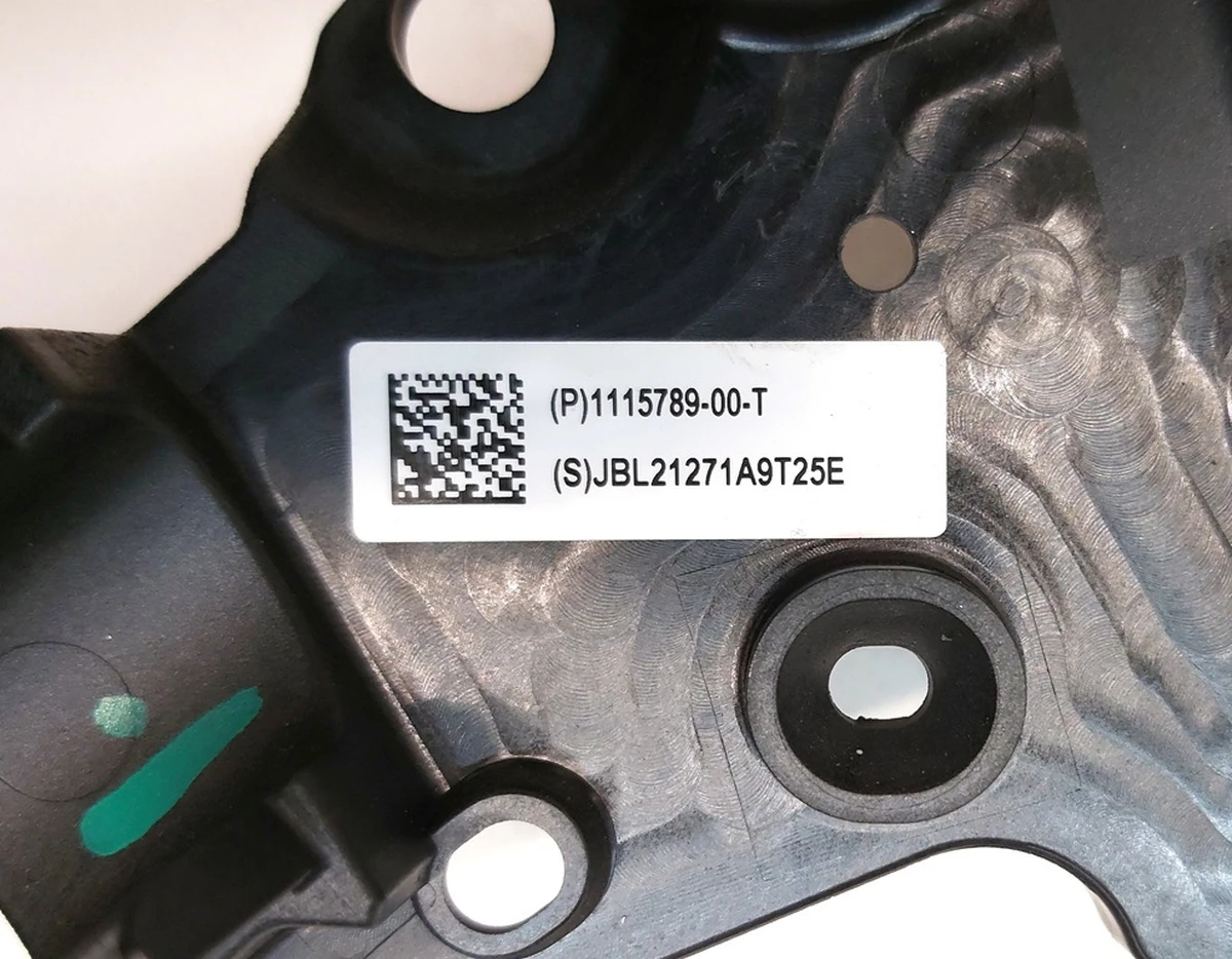 Панель управления пентхауса основной батареи в частином сборе Tesla model 3 1666968-00-C