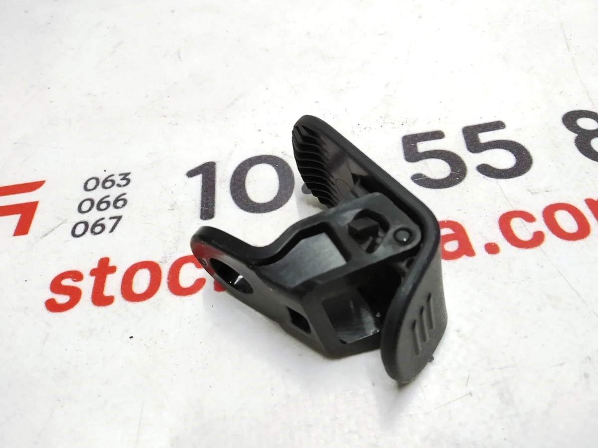 Заглушка(фиксатор) крепления подкапотного бокса левая NEW Tesla model 3 1116002-00-C