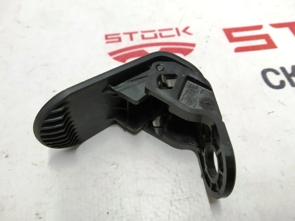 13 Заглушка (фиксатор) крепления подкапотного бокса правая Tesla model 3 1116003-00-C