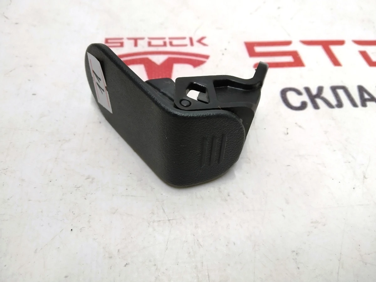 13 Заглушка (фиксатор) крепления подкапотного бокса правая Tesla model 3 1116003-00-C