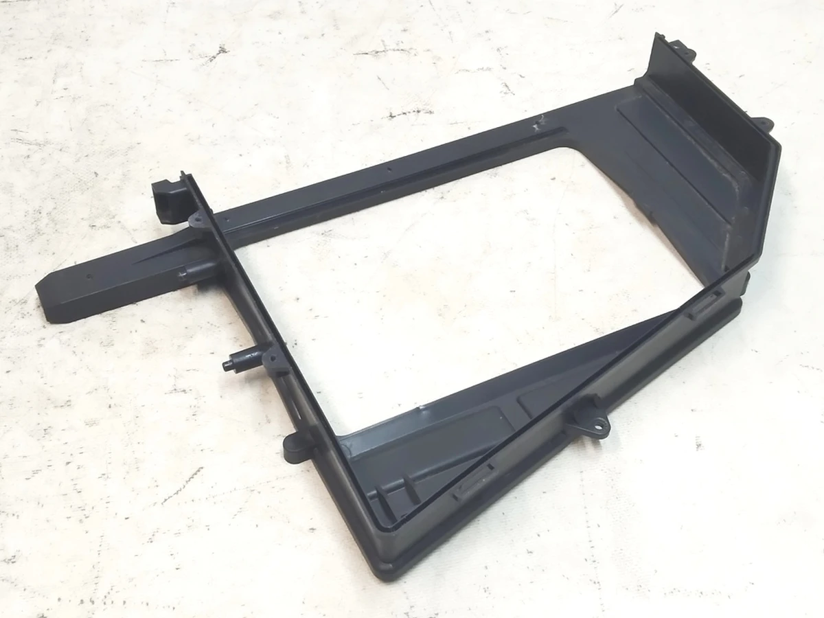 7 Воздухозаборник климатической установки (печки салона) INLET впускной патрубок нижний корпус фильтра угольного Tesla Model X 1116133