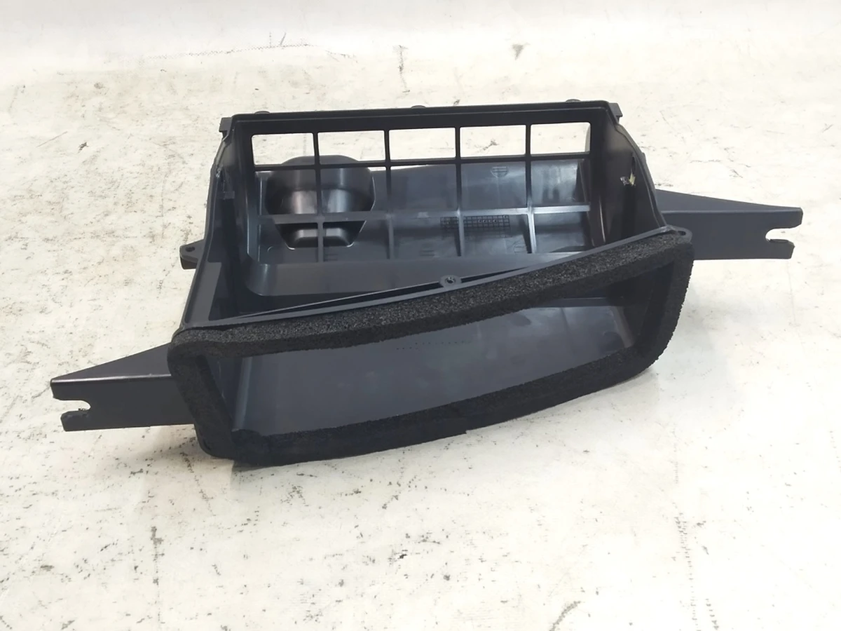 Воздухозаборник климатической установки (печки салона) INLET впускной патрубок верхний Tesla Model X 1116133