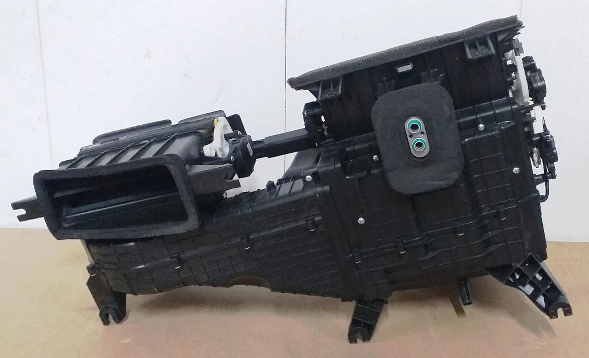 6 Піч салону без вхідного сервоприводу Tesla model S REST 1116135-00-C