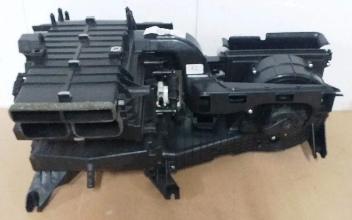 6 Піч салону без вхідного сервоприводу Tesla model S REST 1116135-00-C