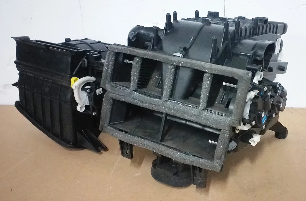 6 Піч салону без вхідного сервоприводу Tesla model S REST 1116135-00-C