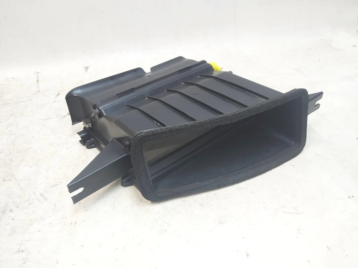 Повітрозабірник кліматичної установки (пічки салону) INLET впускний патрубок верхній Tesla model S 6007378-00-Q