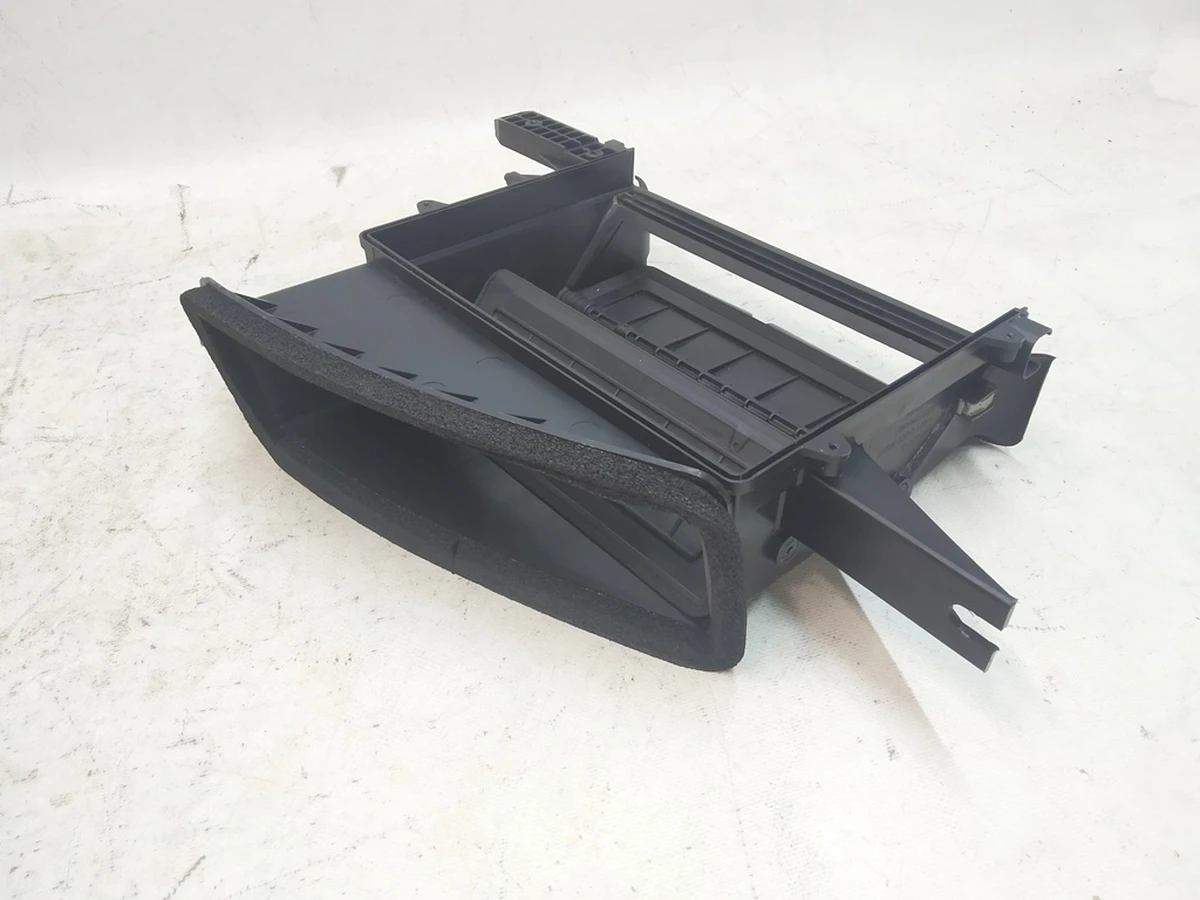 Повітрозабірник кліматичної установки (пічки салону) INLET впускний патрубок верхній Tesla model S 6007378-00-Q