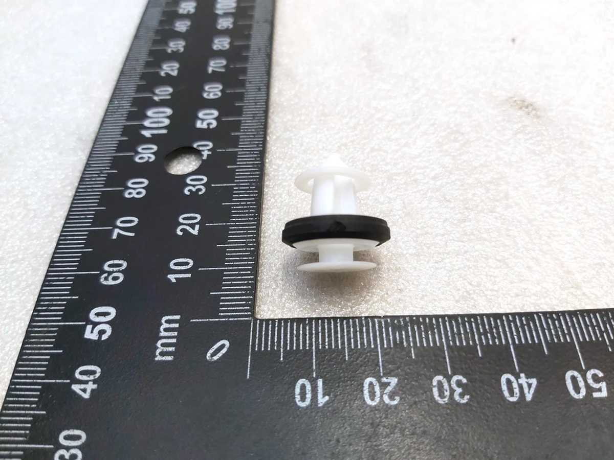 5 TRIM CLIP,8.5MM,0.7-1.6,RING,POM white Tesla model 3, model Y 1117701-00-A