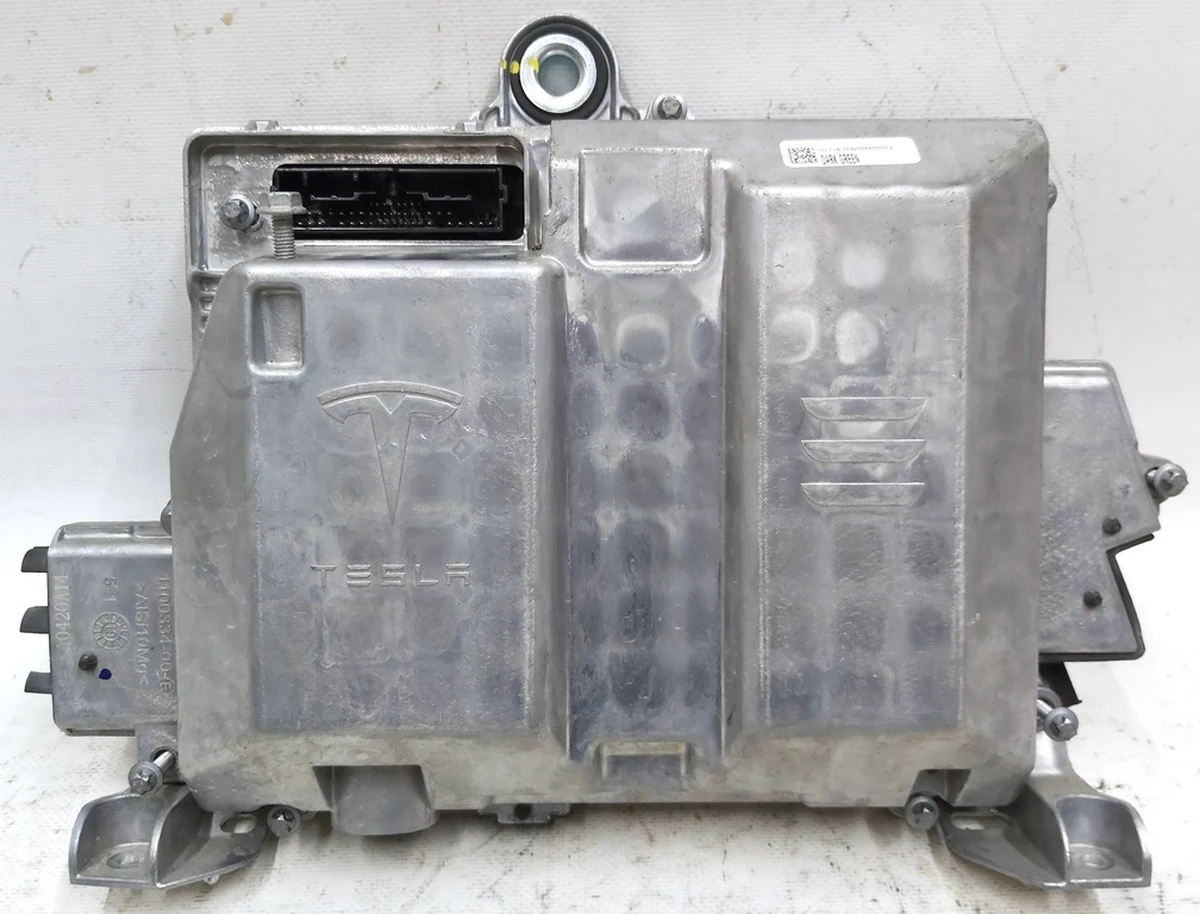 1 Боді контролер передній Tesla model 3 1118182-12-K
