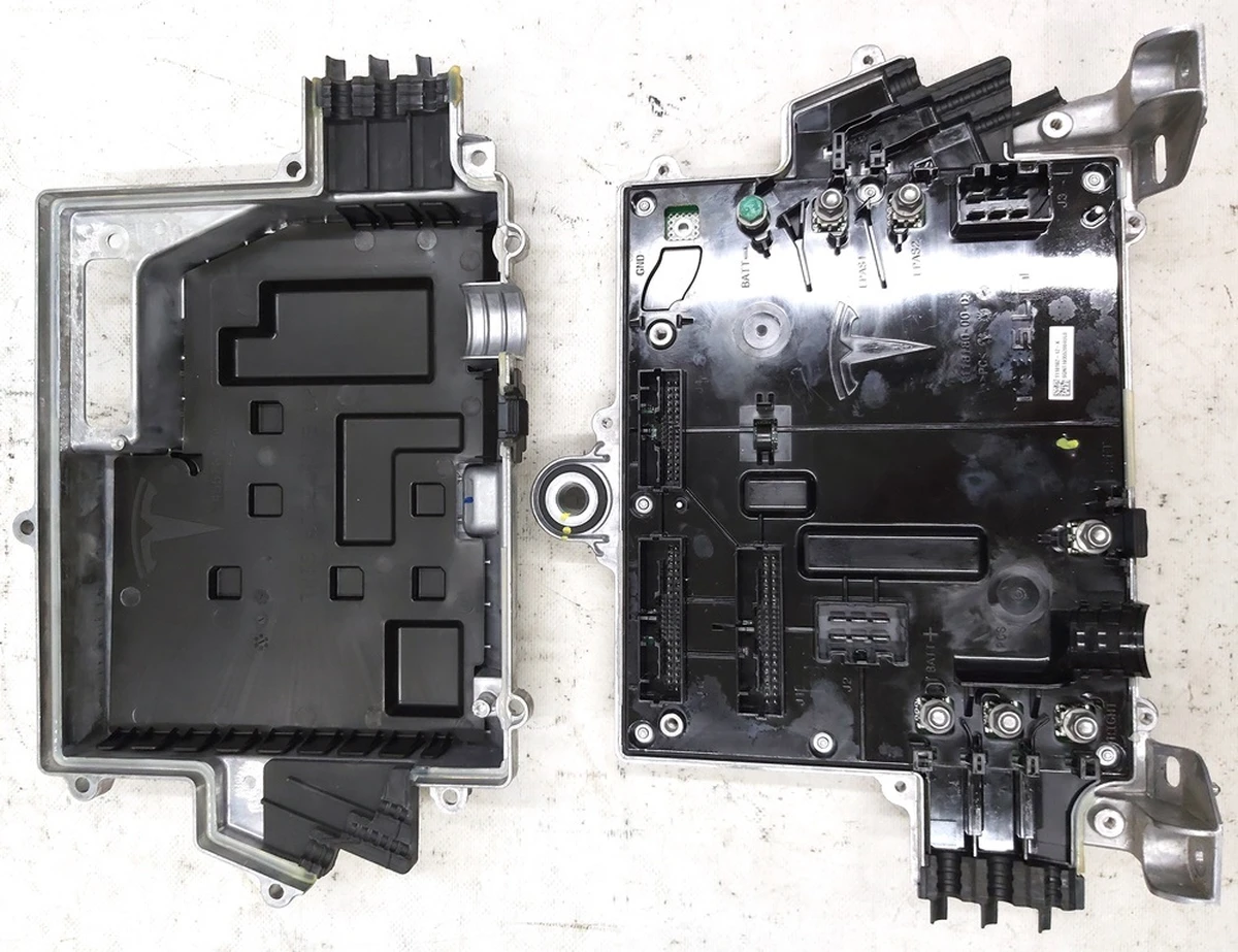 1 Боді контролер передній Tesla model 3 1118182-12-K