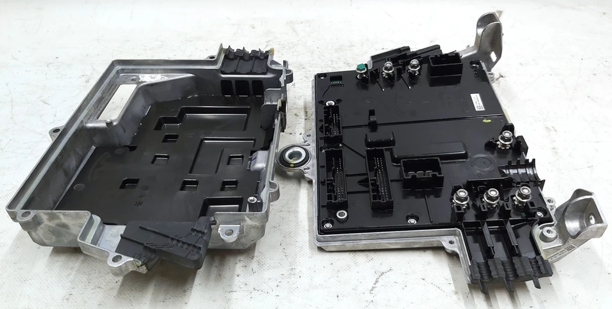 1 Боді контролер передній Tesla model 3 1118182-12-K