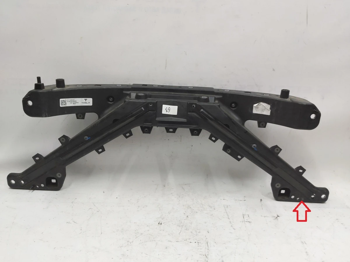 1 Панель радіаторів (пластик) RWD із пошкодженням Tesla model 3 1110240-00-F