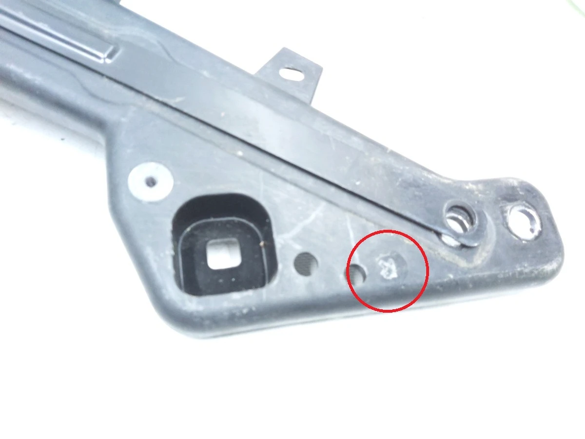 1 Панель радіаторів (пластик) RWD із пошкодженням Tesla model 3 1110240-00-F