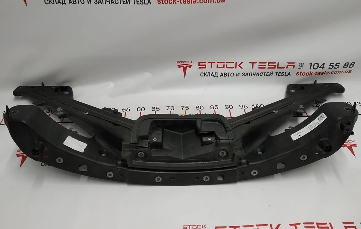 1 Панель радіаторів (пластик) RWD Tesla model 3 1110240-00-B