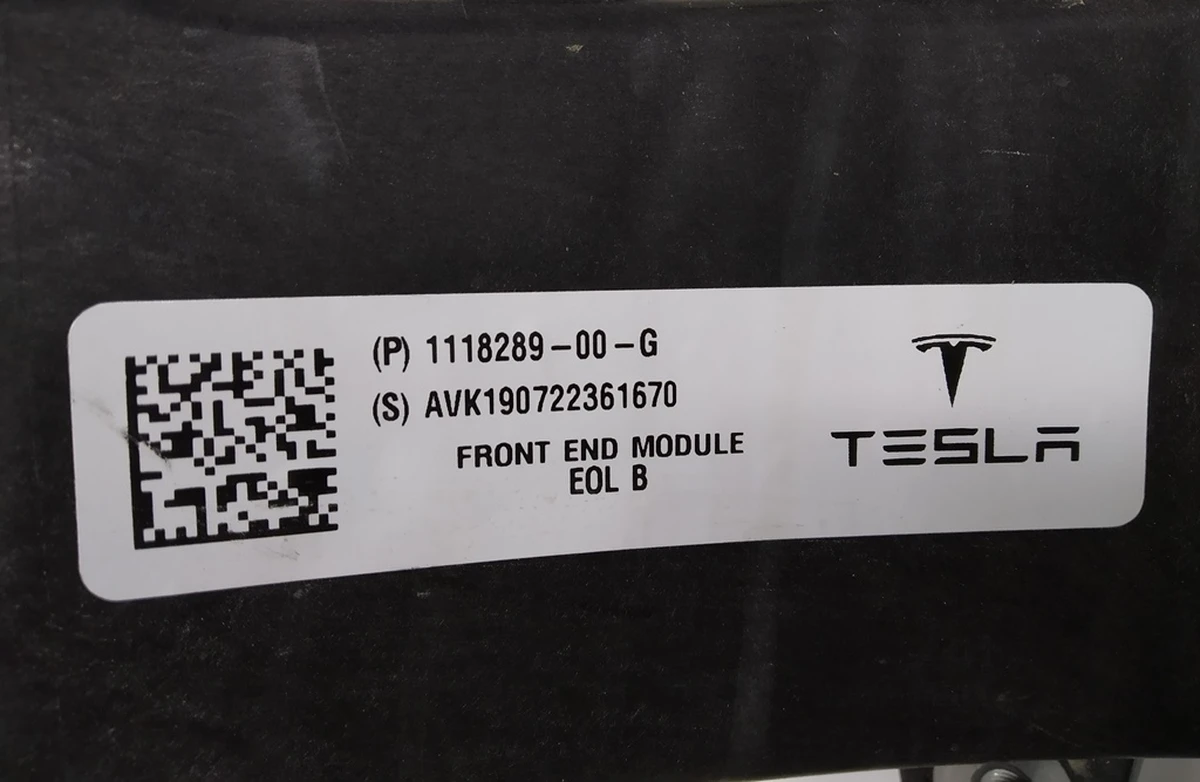 1 Панель радіаторів (пластик) RWD Tesla model 3 1110240-00-B