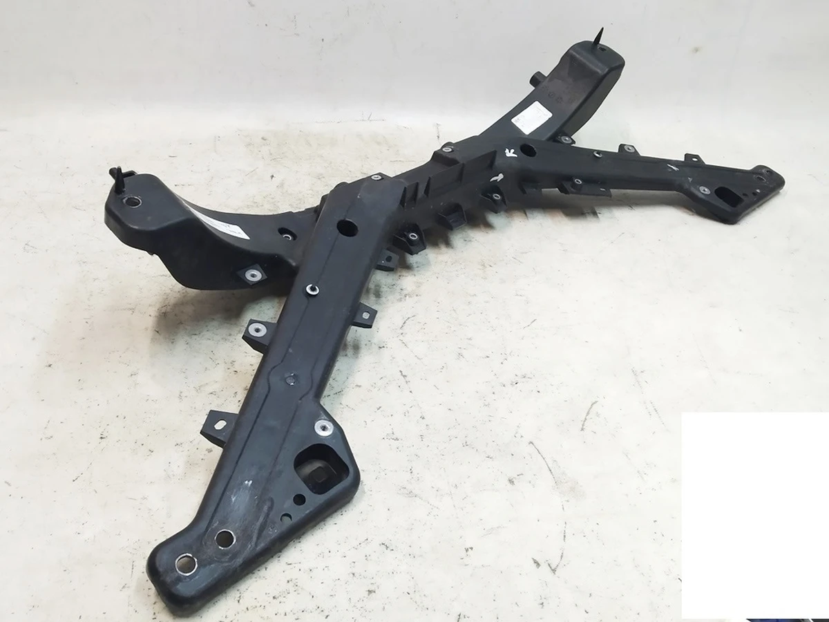 1 Панель радіаторів (пластик) відновлений Tesla Model 3 1110240-00-B