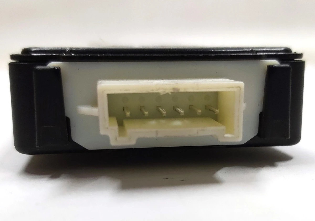 5 Блок керування компресора механізму регулювання поперекового упору сидіння 1-го ряду Tesla model S REST, model X, model 3, model Y 1118494-00-F