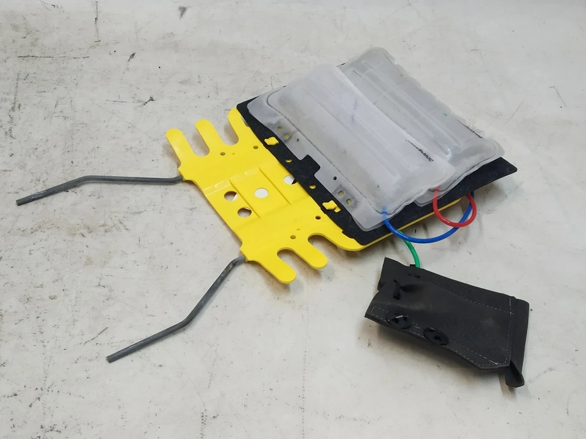 5 Механізм регулювання поперекового сидіння 1-го ряду в зборі Tesla Model 3, Model Y 1118494-00-J