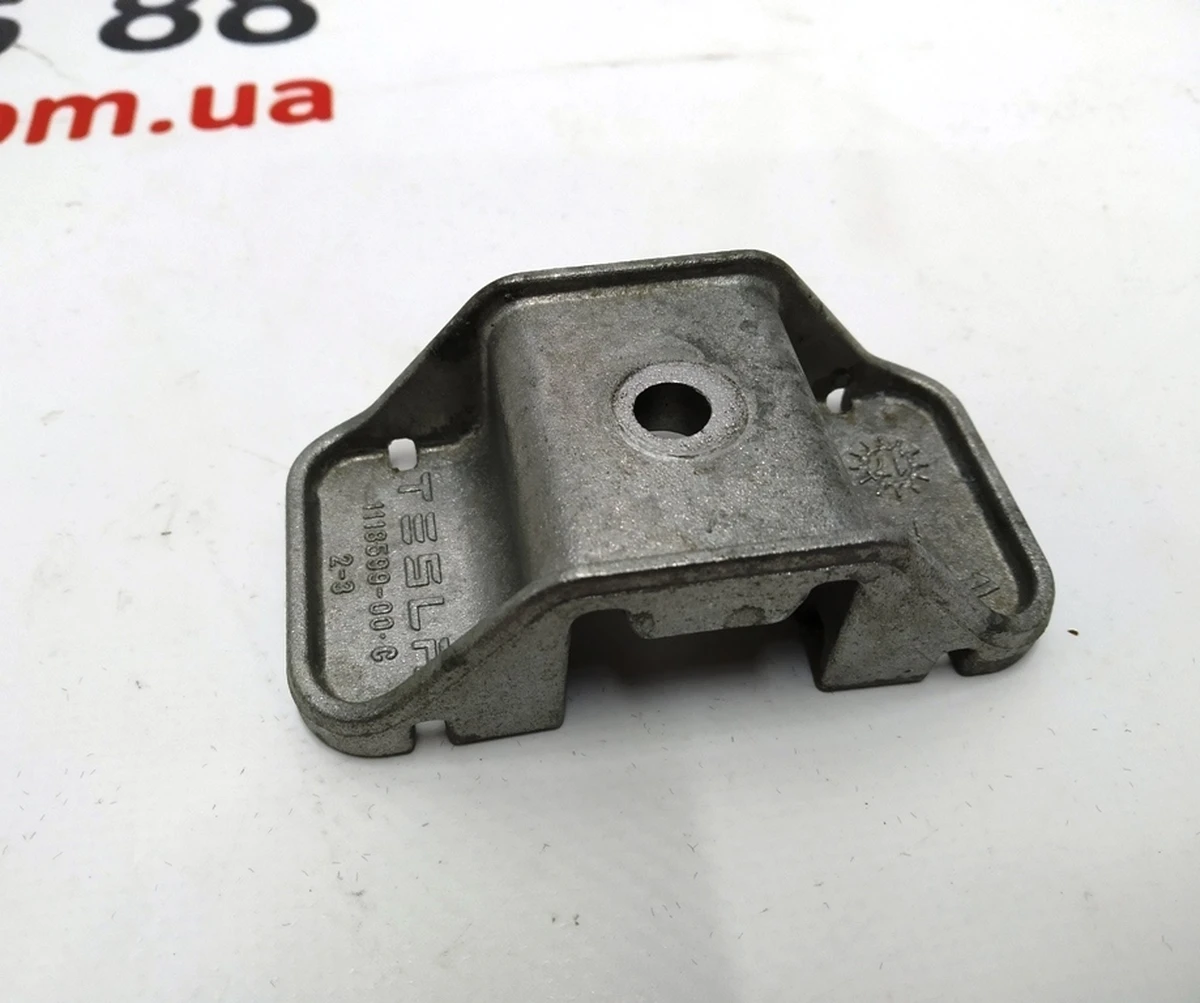 6 12V BATTERY, UPPER TIE-DOWN BRACKET Tesla model 3 1118599-00-C