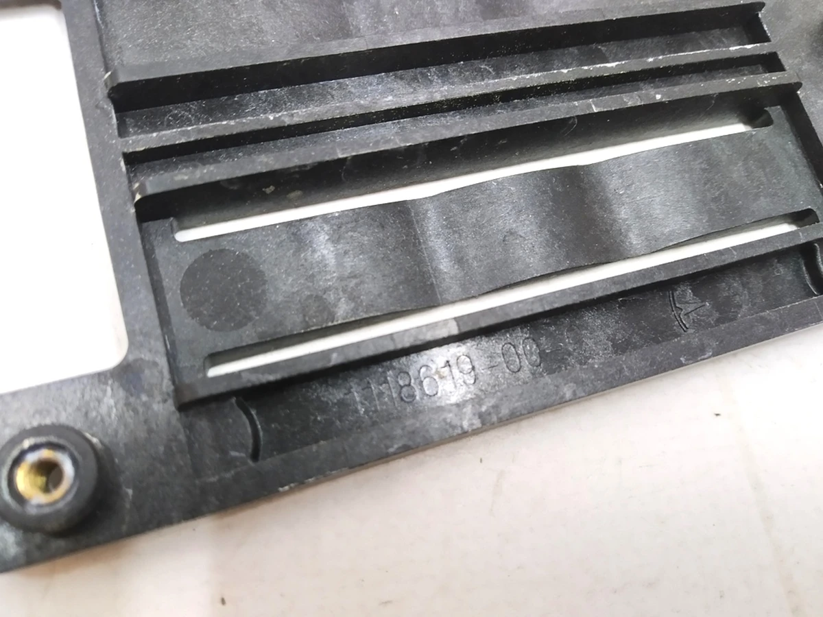 4 Крышка прижимная радара автопилота AP 2.5 нижняя Tesla model S REST 1128492-00-C