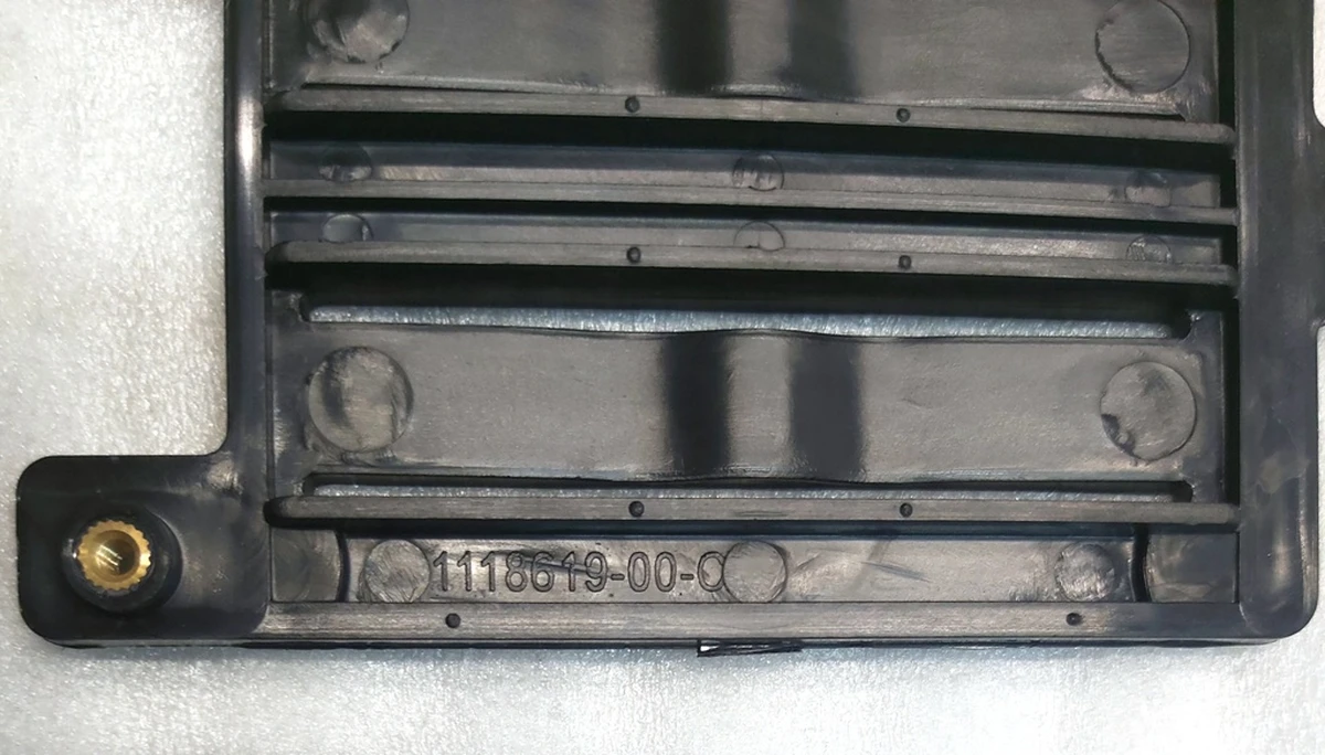 4 Кришка притискна радара автопілота АП 2.5 нижня Tesla model S REST 1128492-00-C