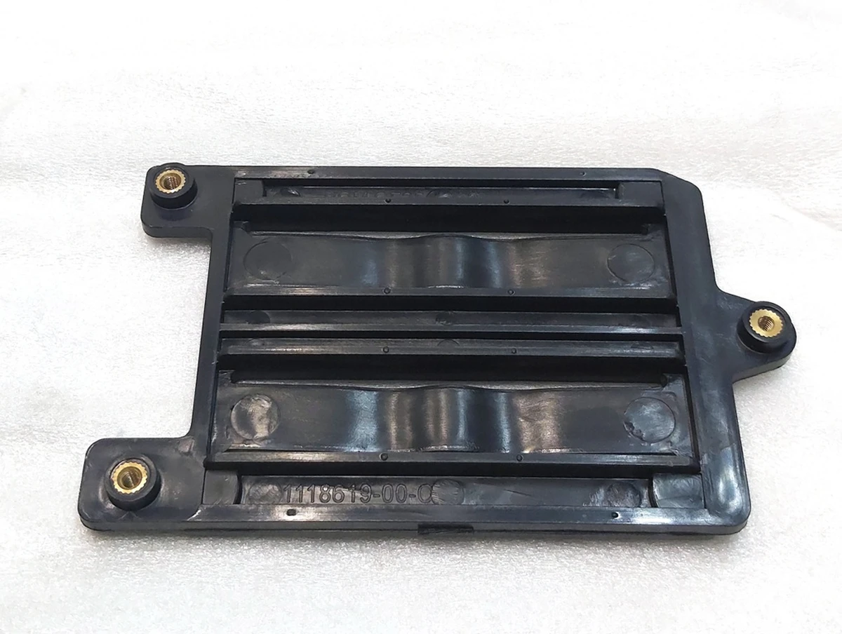 4 Кришка притискна радара автопілота АП 2.5 нижня Tesla model S REST 1128492-00-C