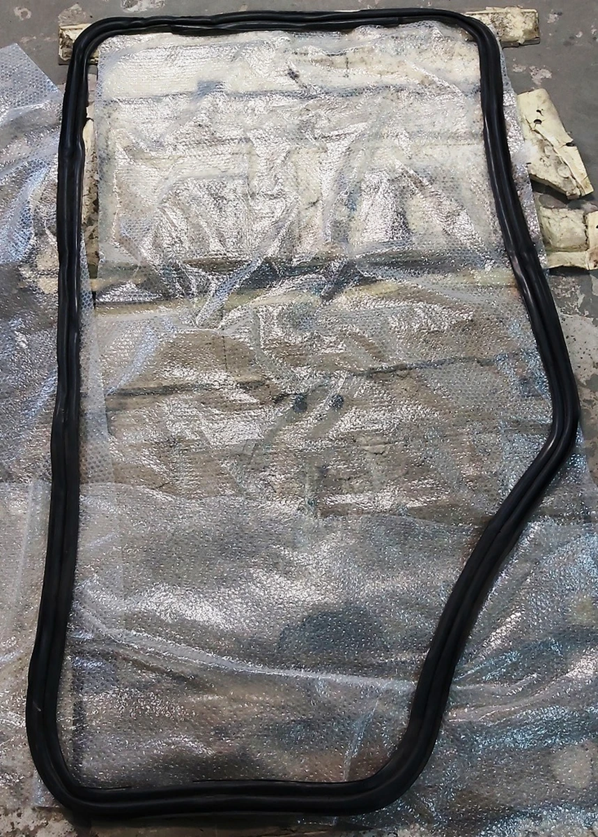 5 PRIMARY SEAL RH (PLASTIC RACETRACK) Tesla model X 1118638-00-F