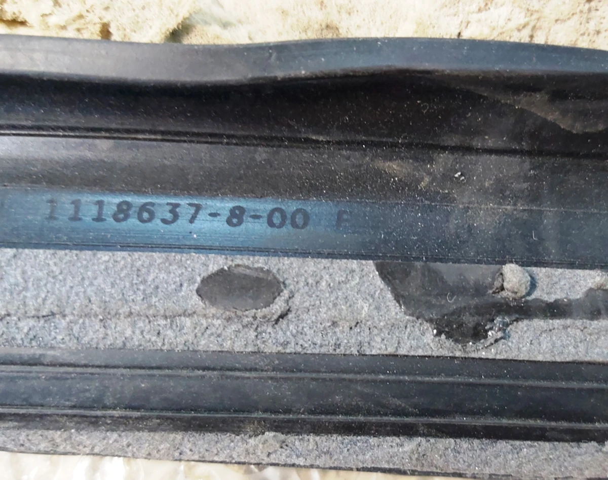 5 PRIMARY SEAL RH (PLASTIC RACETRACK) Tesla model X 1118638-00-F