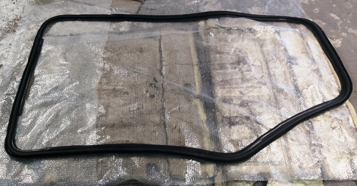 5 Ущільнювач дверей заднього правий (широкий) Tesla model X 1118638-00-F