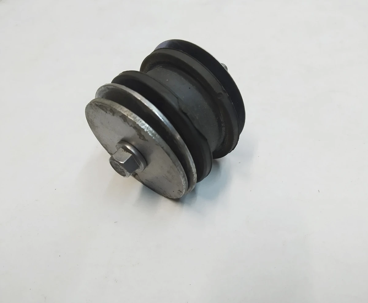 7 Подушка крепления вентилятора с болтом и втулкой Tesla Model 3, Model Y 1118811-00-A