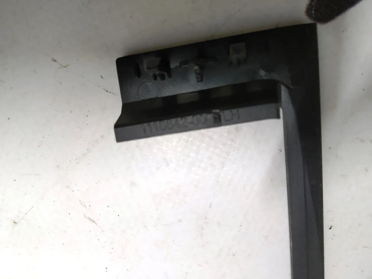 21 Накладка декоративна петлі замка двері задньої лівої Tesla model X 1118842-00-C
