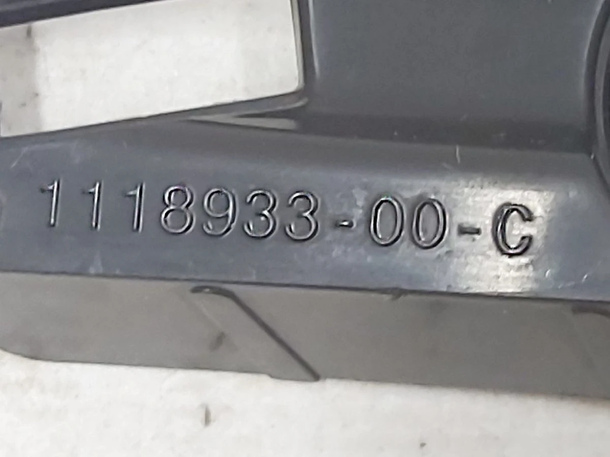 11 Кронштейн панели щеток стеклоочистителя левый Tesla model 3 1118933-00-C