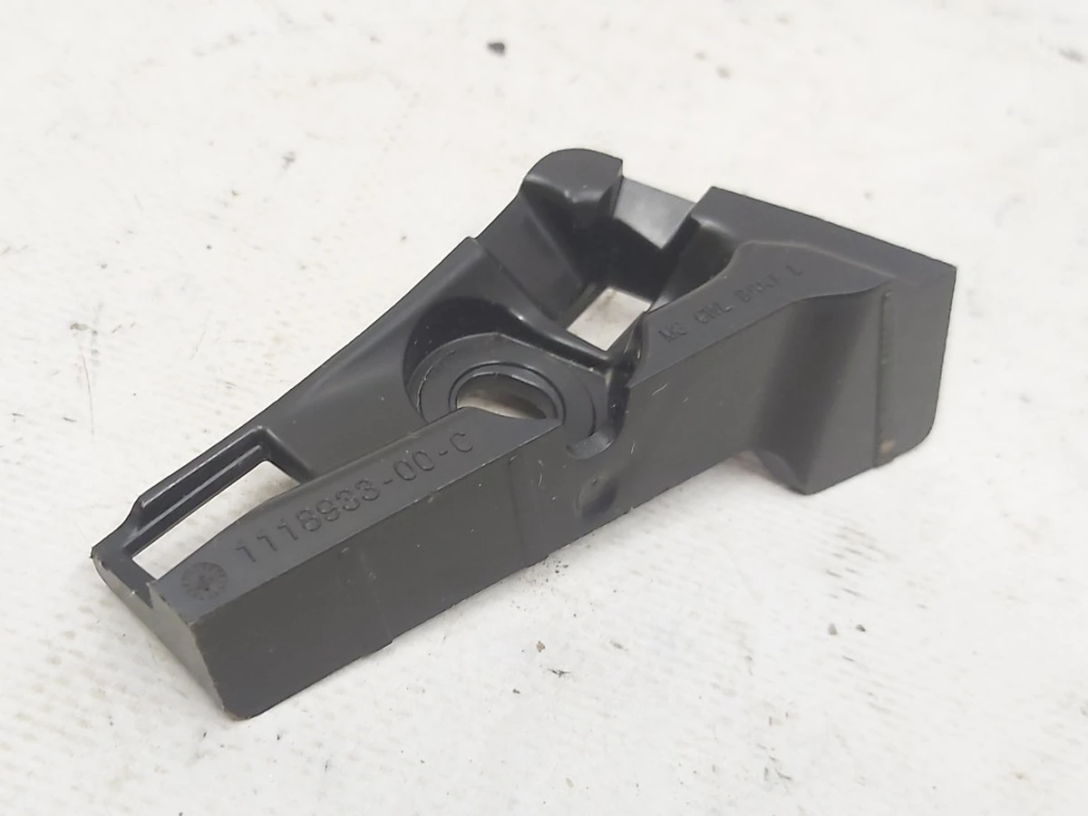 11 Кронштейн панели щеток стеклоочистителя левый Tesla model 3 1118933-00-C