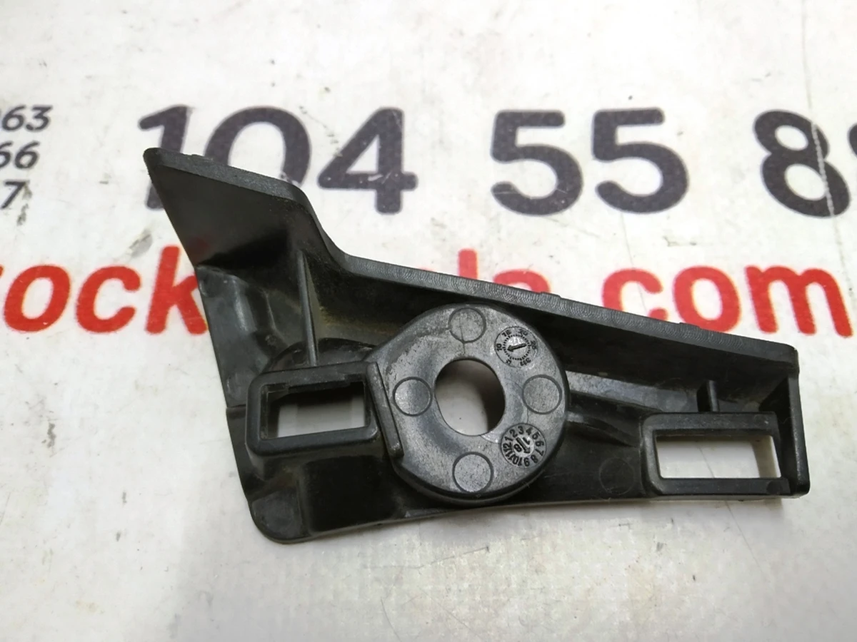 12 Кронштейн панели щёток стеклоочистителя правый Tesla Model 3, Model 3 Jan 2024 1118934-00-C