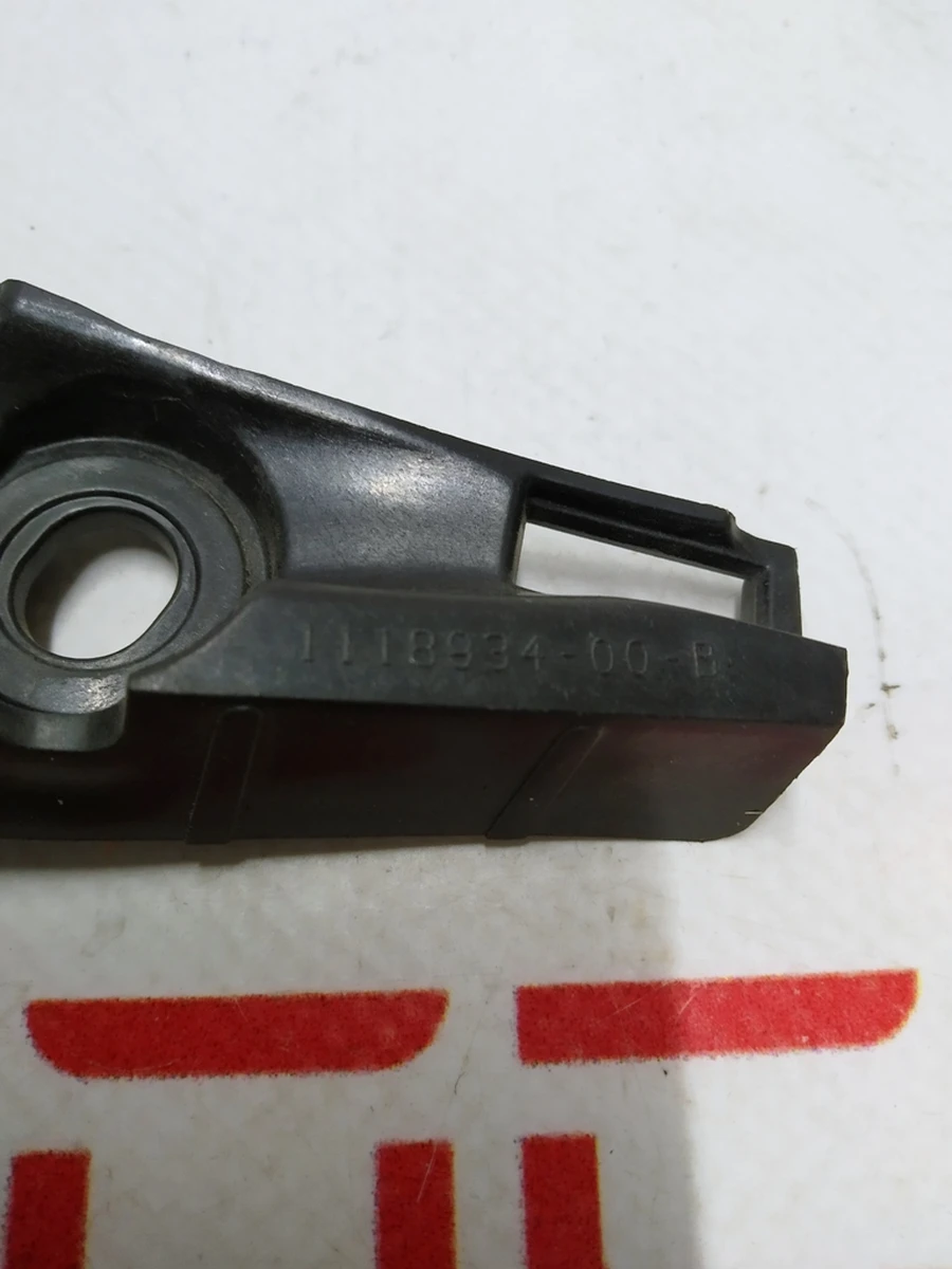 12 Кронштейн панели щёток стеклоочистителя правый Tesla Model 3, Model 3 Jan 2024 1118934-00-C