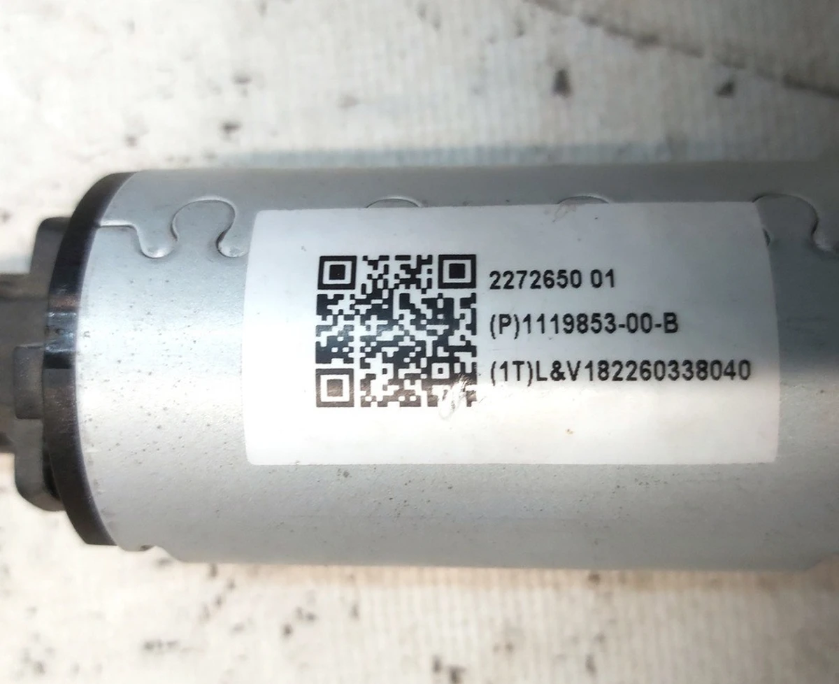 12 Мотор механізму регулювання положення нижньої частини сидіння 1-го ряду в зборі Tesla model 3, model Y 1107103-00-H