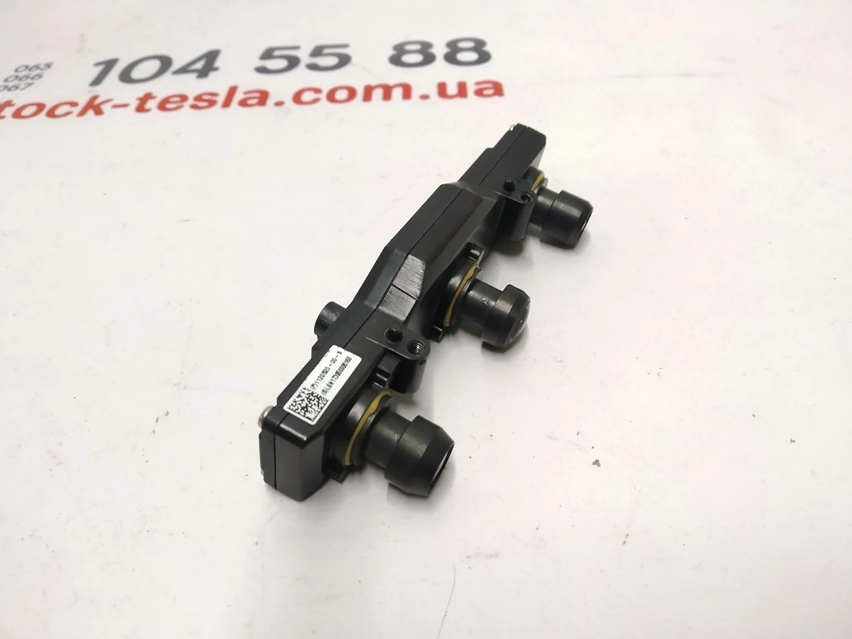 1 Камера TRIPLE лобового скла Tesla model S REST, model X 1120520-00-B