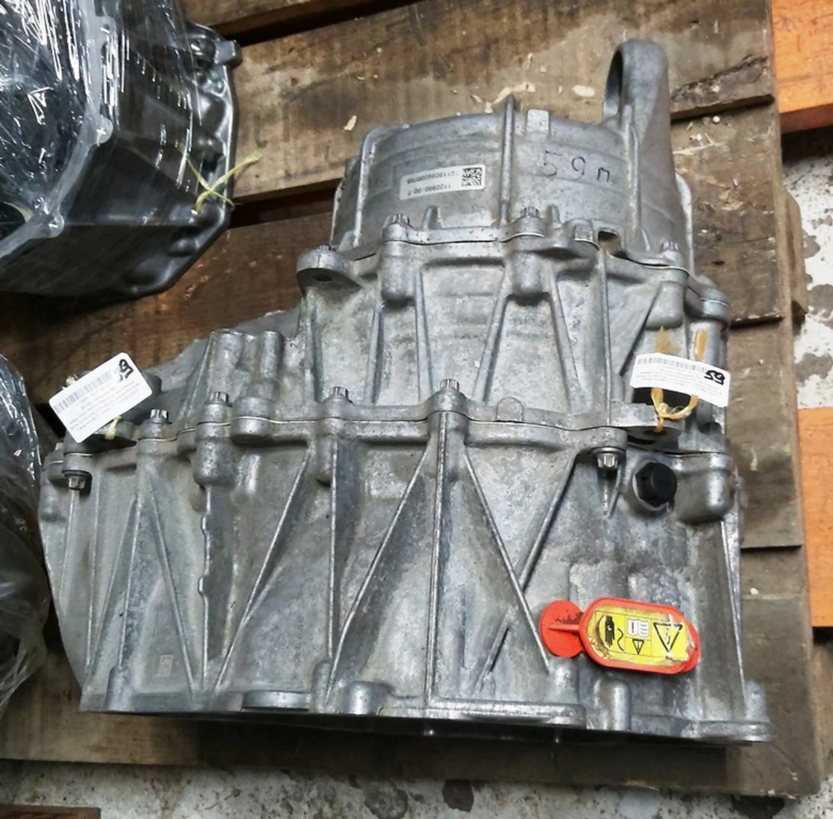 1 Мотор передній без інвертора, теплообмінника, масляний фільтр, насоси, штуцери, сайлентблоки Tesla model 3, model Y 1120960-00-F