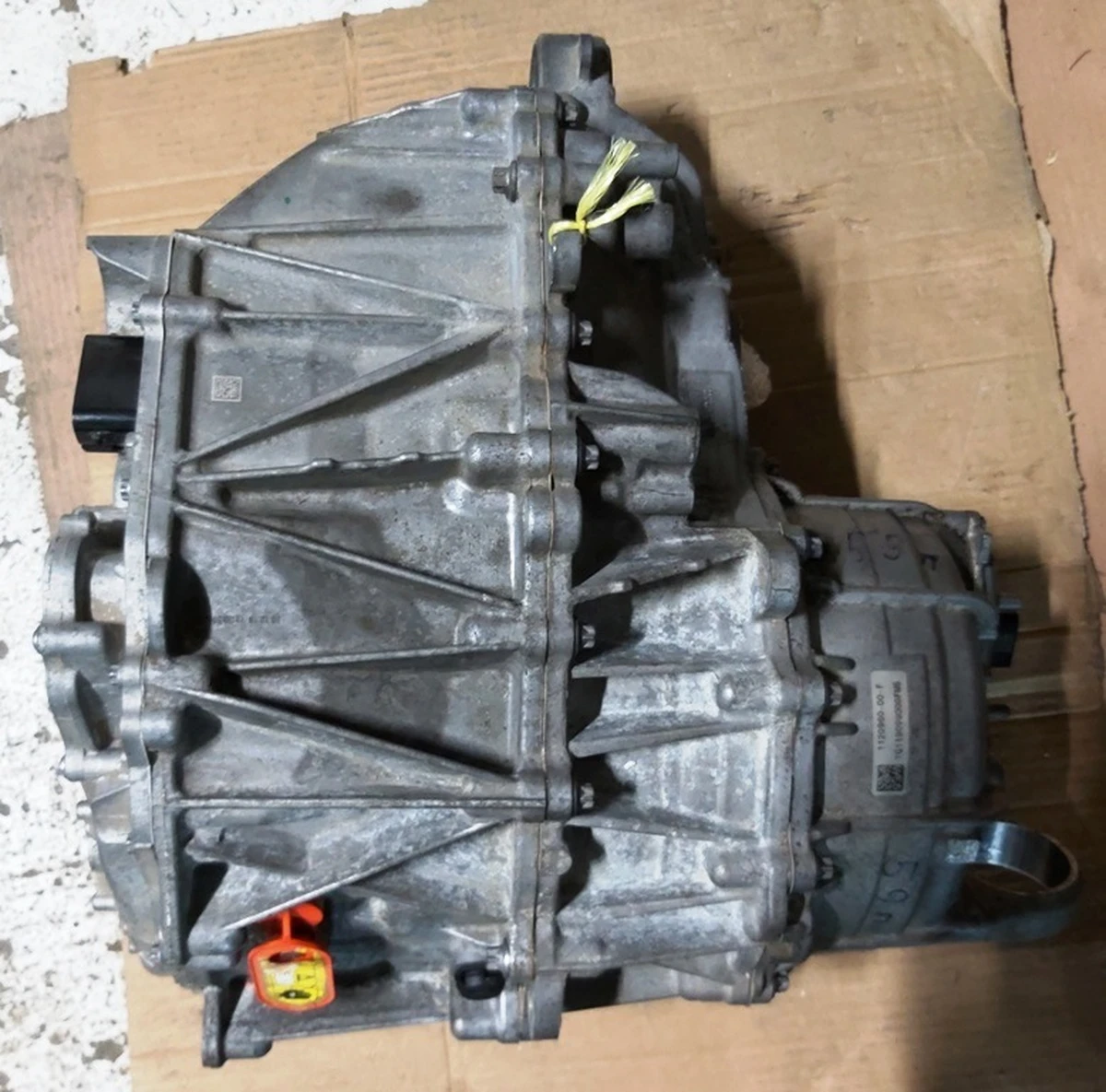 1 Мотор передній без теплообмінника, масляних фільтр, насоса, штуцерів інвертора, сайлентблоків Tesla model 3, model Y 1120960-00-F