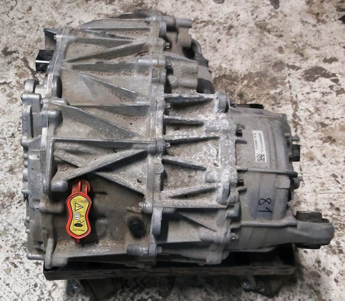 1 Мотор передний 3DU без теплообменника,маслянных фильтра,насоса,штуцеров инвертора Tesla model 3, model Y 1120960-10-H