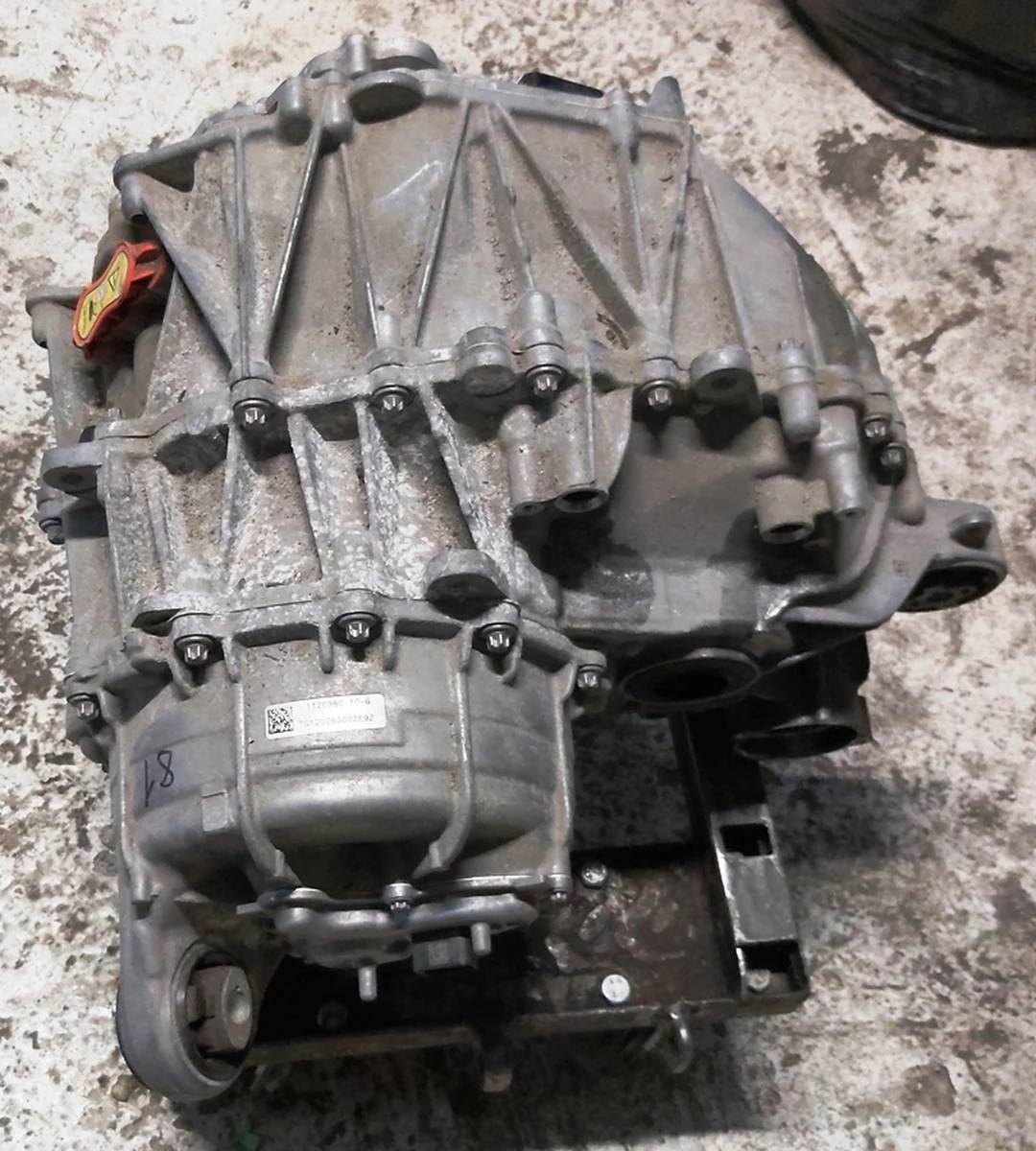 1 Мотор передний 3DU без теплообменника,маслянных фильтра,насоса,штуцеров инвертора Tesla model 3, model Y 1120960-10-H