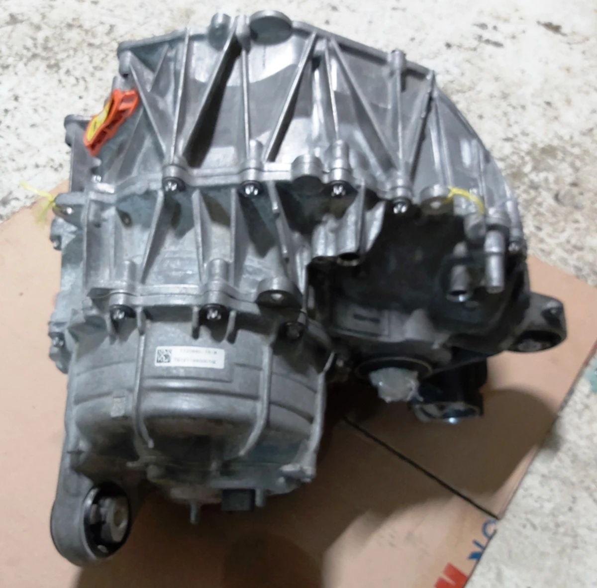 1 Мотор передній 3DU,GLOBAL без теплообмінника,фільтра,насоса,штуцерів,інвертора з пошкодженням Tesla model 3, model Y 1120960-10-G