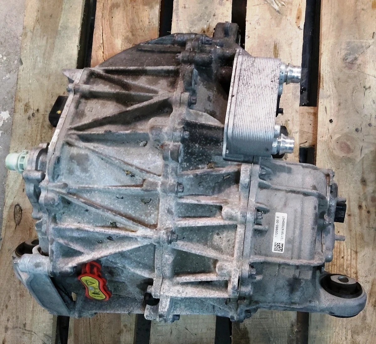 1 Мотор передній у зборі Tesla model 3, Y 1120960-00-E