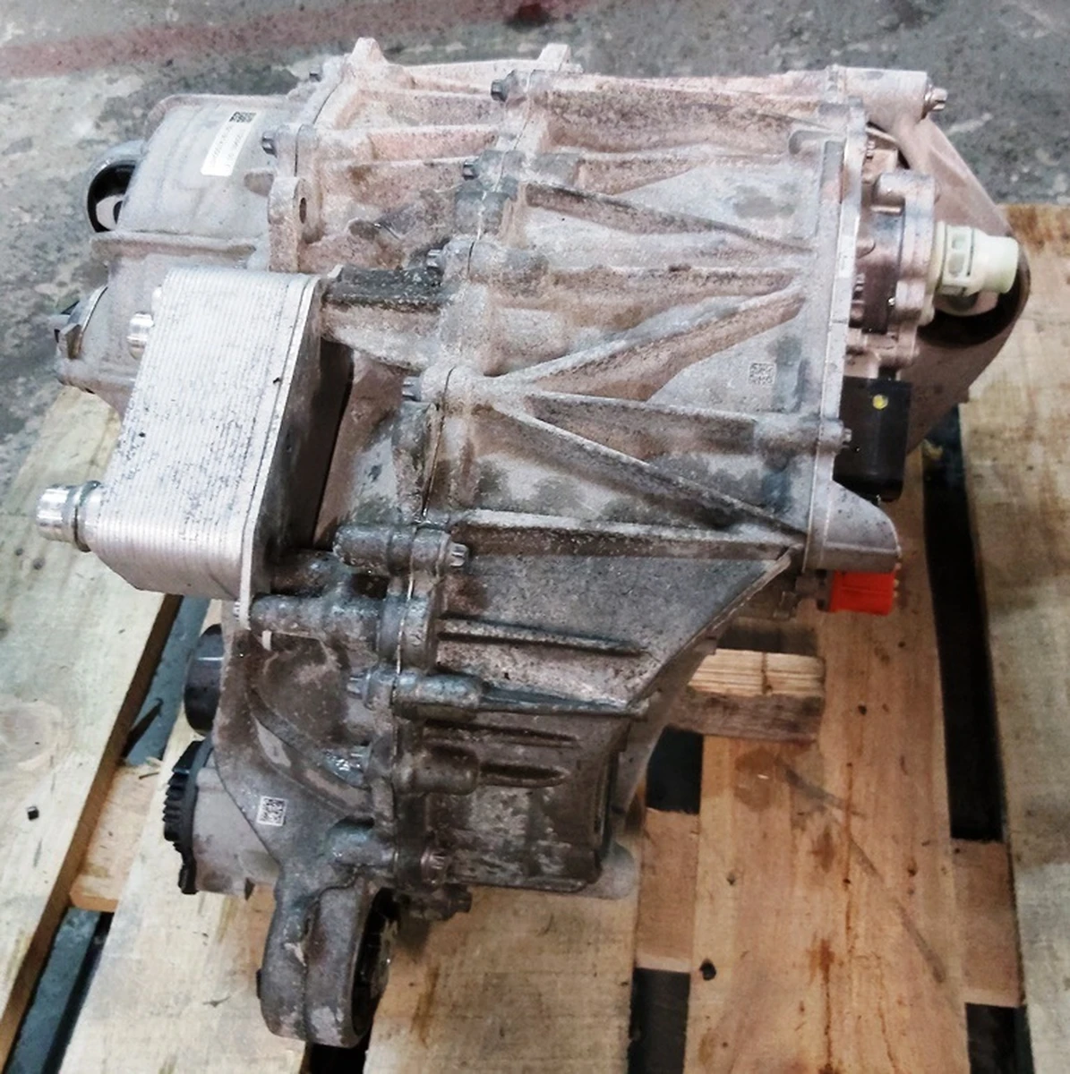 1 Мотор передній у зборі Tesla model 3, Y 1120960-00-E