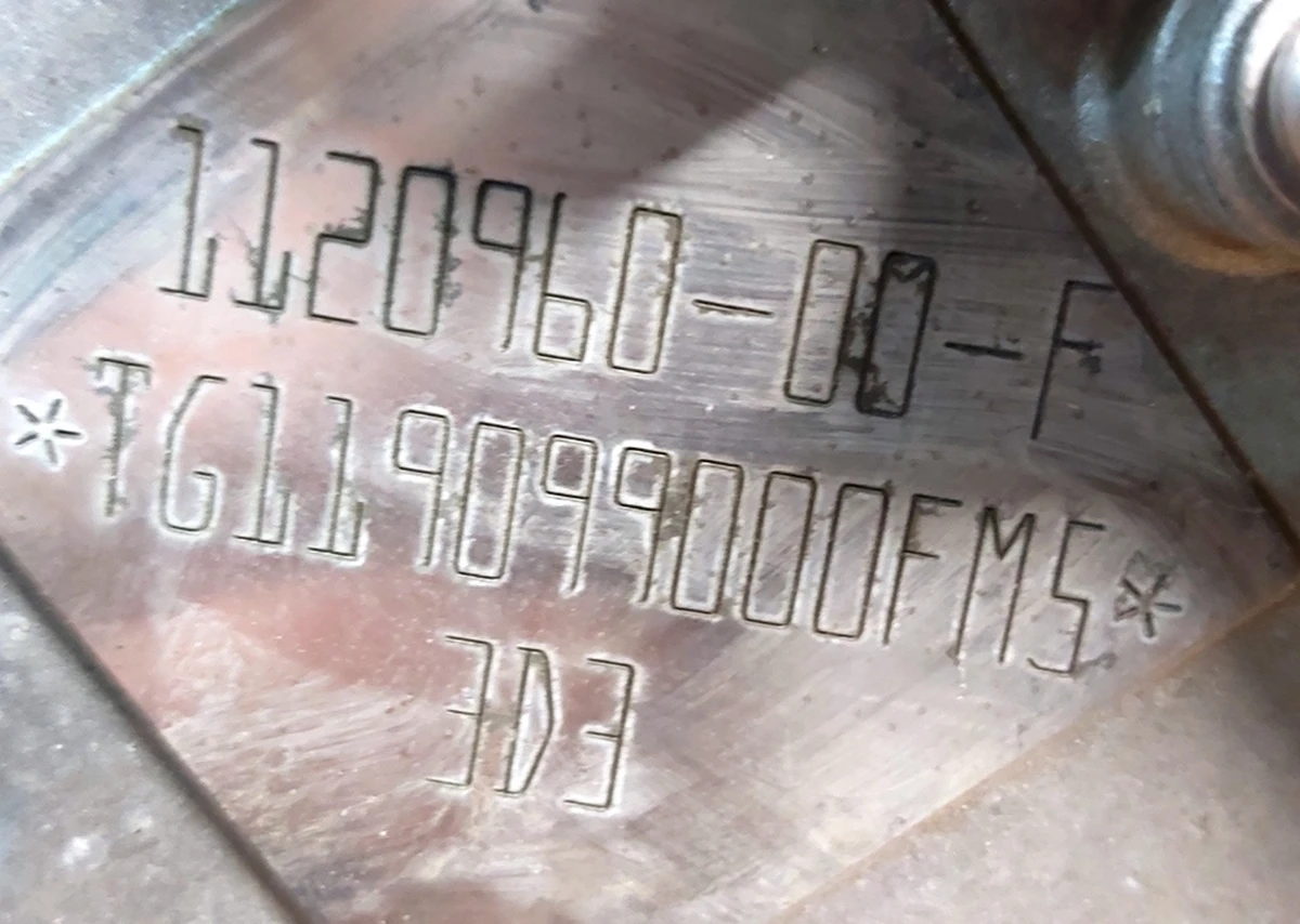 1 Мотор передній у зборі без штуцера інвертора масляного насоса та кронштейна Tesla model 3 1120960-00-F