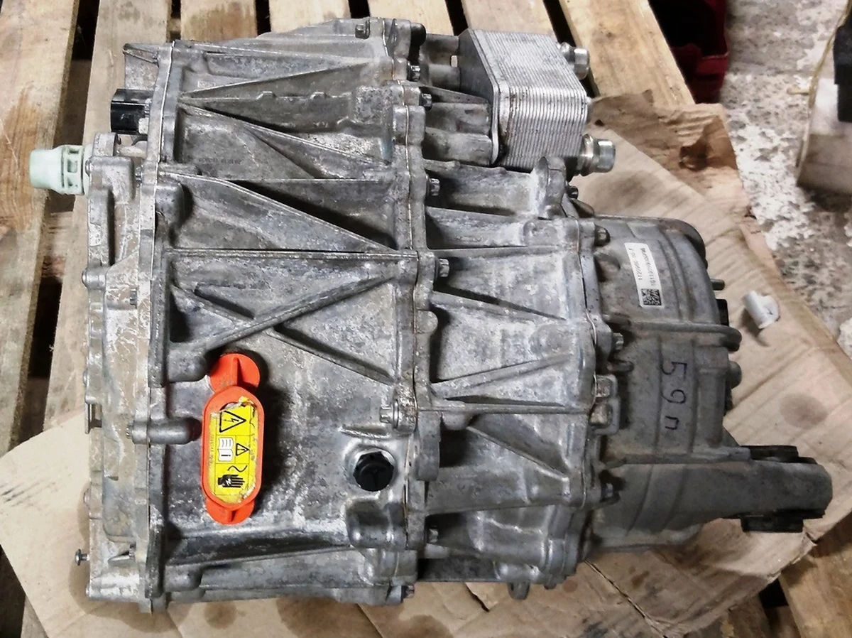 1 Мотор передній у зборі без штуцера інвертора масляного насоса та кронштейна Tesla model 3 1120960-00-F