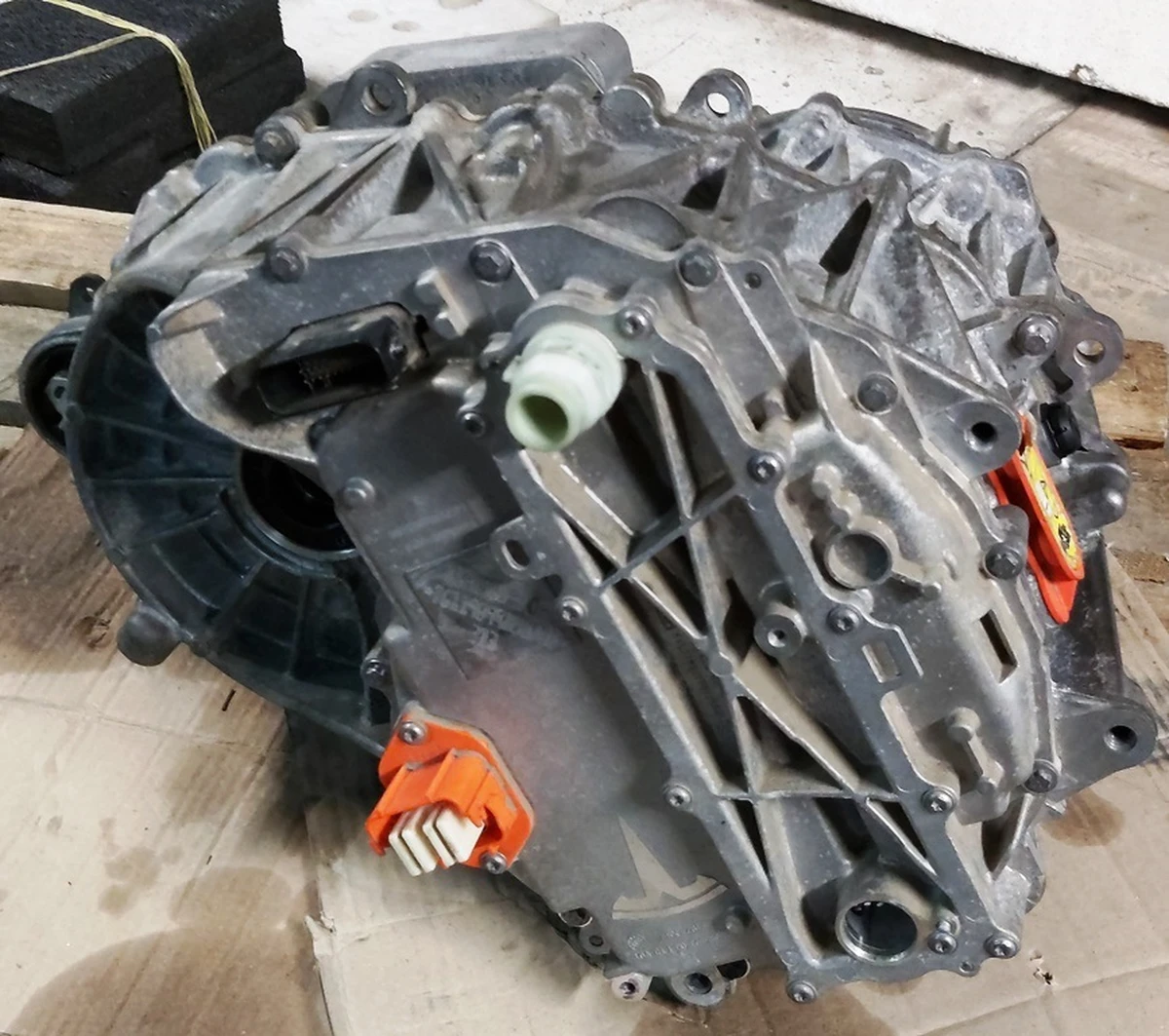 1 Мотор передній у зборі без штуцера інвертора масляного насоса та кронштейна Tesla model 3 1120960-00-F