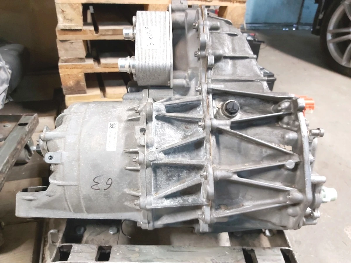 1 Мотор задний MOSFET в сборе с повреждением Tesla model 3 1120980-00-C